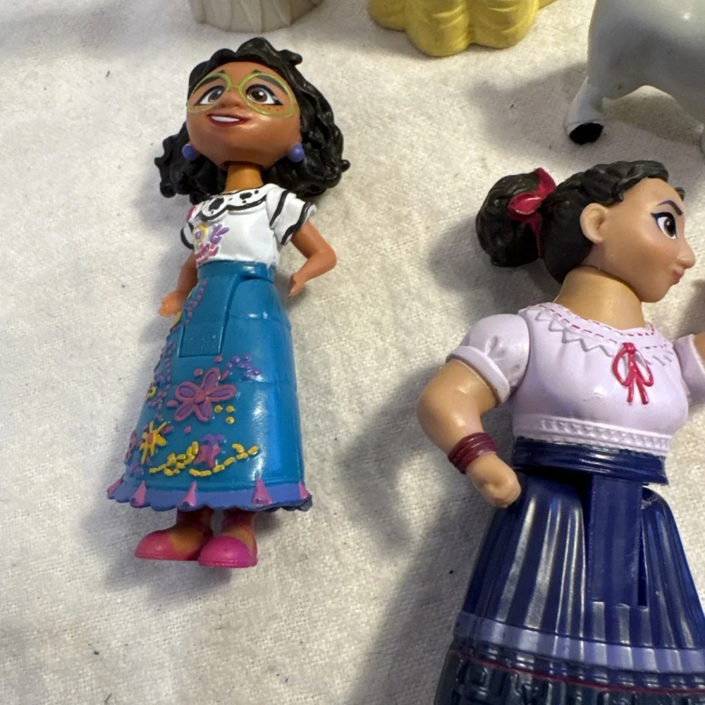 Disney Lot‎ 13 Plastic Figures Cake Toppers Princess Encanto Puppy Dog Pals Pets